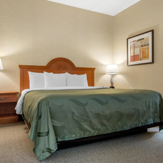 جناح بسرير كينج مع أريكة، Quality Inn & Suites Mansfield 3/5