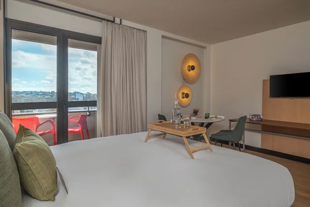 Studio, Queen Bed, Terrace, FirstName Toulouse Residence, part of JdV by Hyatt 2/6