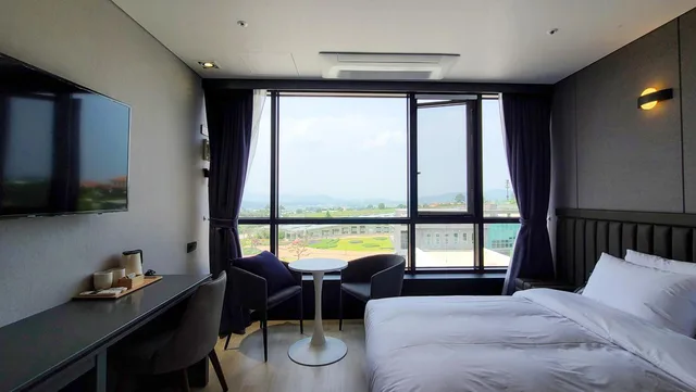 غرفة ديلوكس بسرير مزدوج بحوض استحمام، Hotel Ohevday 2/7