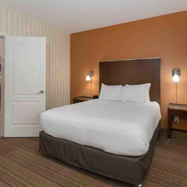 2 Bedrooms, Suite, 1.5 Bathrooms, Four Points By Sheraton Prince George 1/10