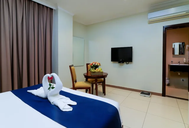 1 Bedroom, Apartment, 1 Queen and 1 Single Bed, Tanzanite Executive Suites 3/5