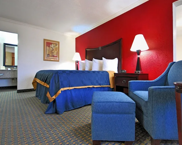 غرفة بسرير كينج، Americas Best Value Inn Kingsville 1/5
