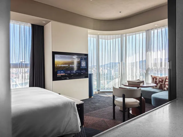 1 Bedroom, Suite, King Bed, Hotel Indigo Zhuhai Xiangzhou by IHG 6/10
