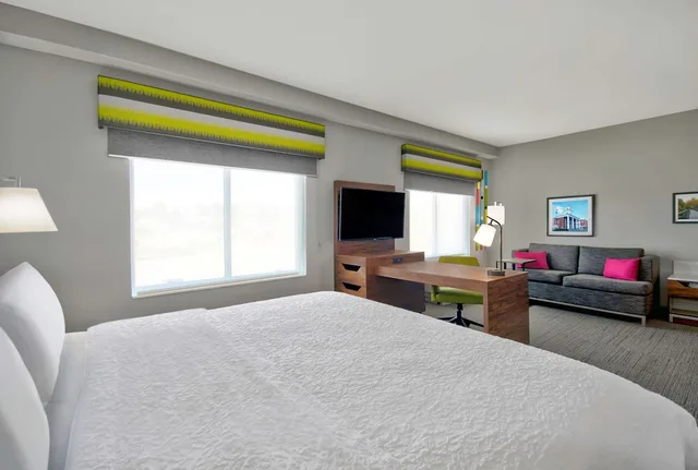 جناح بسرير كينج مع أريكة، Hampton Inn Abingdon 1/2