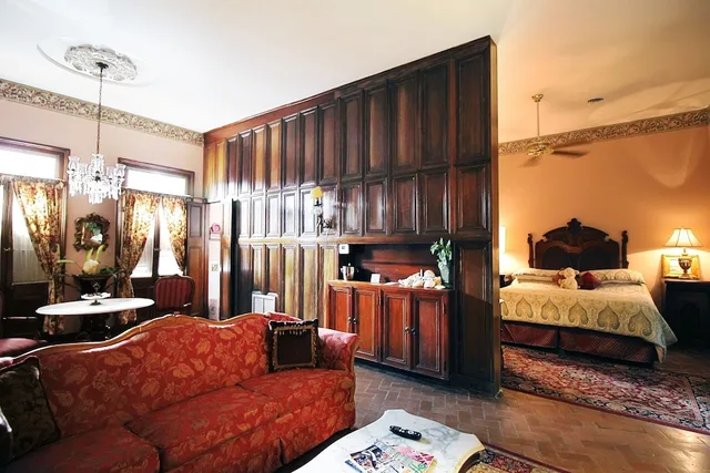 كوخ بسرير كينج، The Olivier House Hotel 4/6