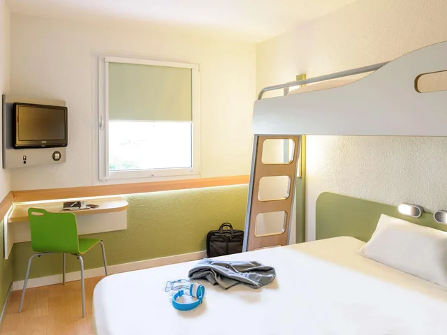 غرفة ثلاثية بثلاثة أسرّة، Ibis Budget Hyeres Centre Ville 2/2