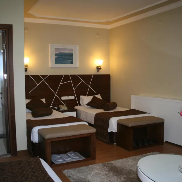 غرفة ثلاثية بإطلالة على الحديقة، NYSA HOTEL 1/5