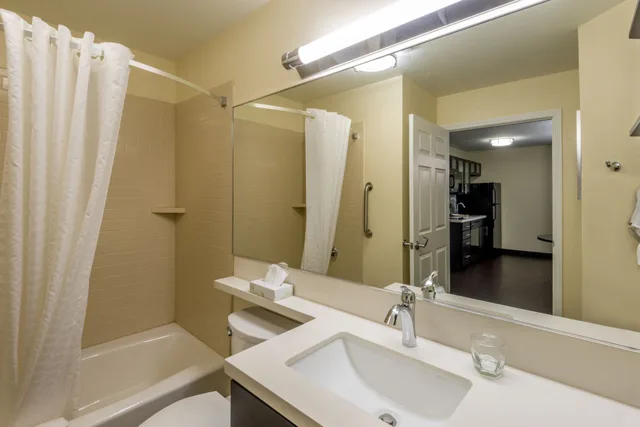 استوديو بسرير كوين لذوي الإعاقة، Candlewood Suites Midwest City 3/3