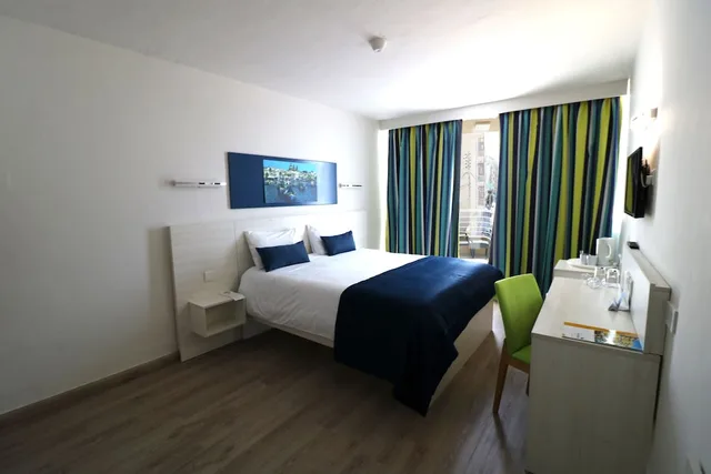 غرفة قياسية بسرير مزدوج أو سريرين منفصلين، Santana Hotel 4/8