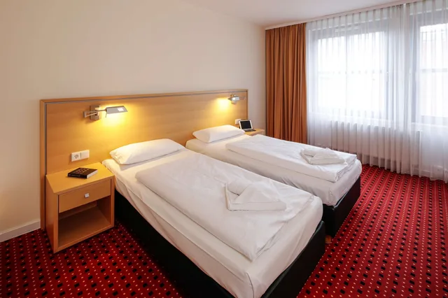 غرفة بزنس بسريرين منفصلين، Airporthotel Berlin Adlershof 4/10