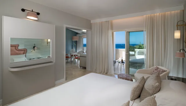جناح جونيور بسرير مزدوج، CPH Pevero Hotel 1/4