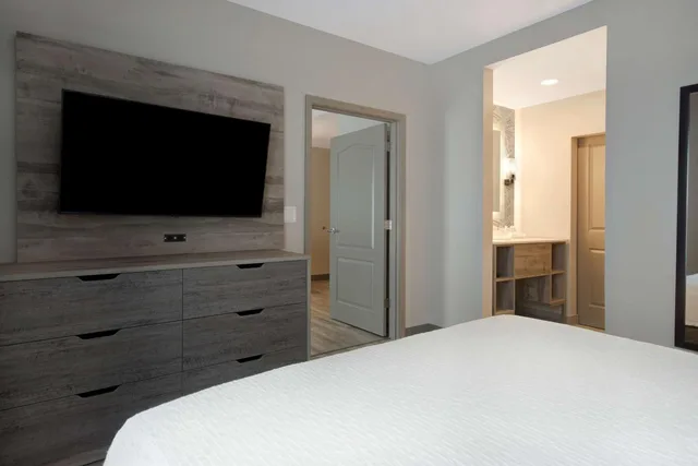 1 Bedroom, Suite, King Bed, Sofa, Homewood Suites By Hilton Lexington Hamburg 1/8