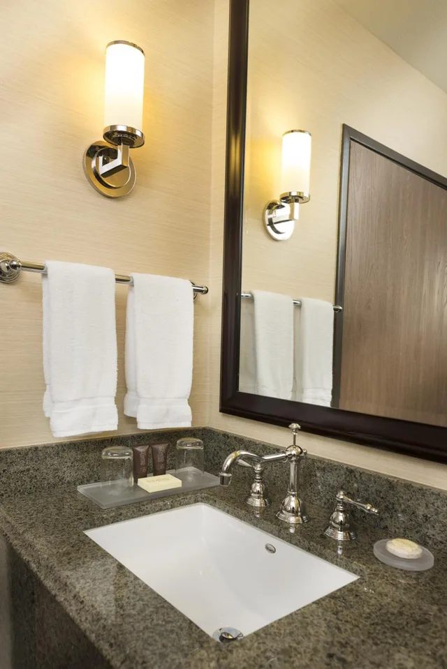 Superior, King Bed, Ayres Hotel Redlands 4/8