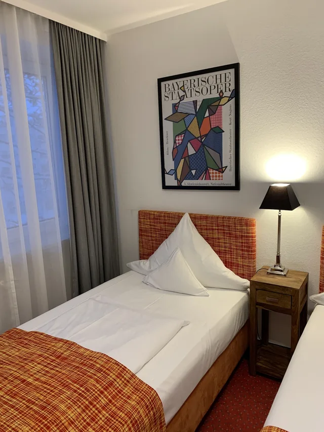 غرفة ثلاثية بسريرين منفصلين بإطلالة على المدينة مع أريكة، Hotel Nymphenburg City 4/10