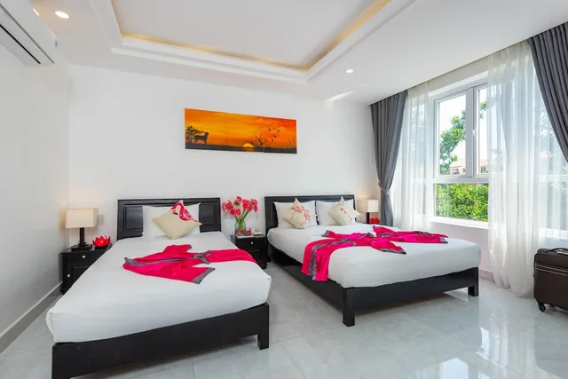 غرفة ثلاثية بسرير مزدوج وسرير فردي بشرفة، Flamingo Villa Hoi An 4/10