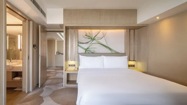غرفة بسرير كينج بإطلالة على المدينة بغرفة نوم واحدة، Holiday Inn Kunming City Centre 1/8