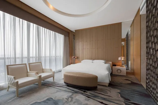 Vice President, Suite, King Bed, Club Lounge Access, High Floor, RENAISSANCE CHENGDU HOTEL 1/3
