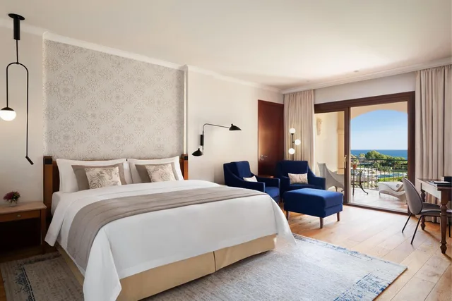 غرفة ديلوكس بسرير كينج بإطلالة على البحر، St Regis Mardavall Mallorca Resort 4/5