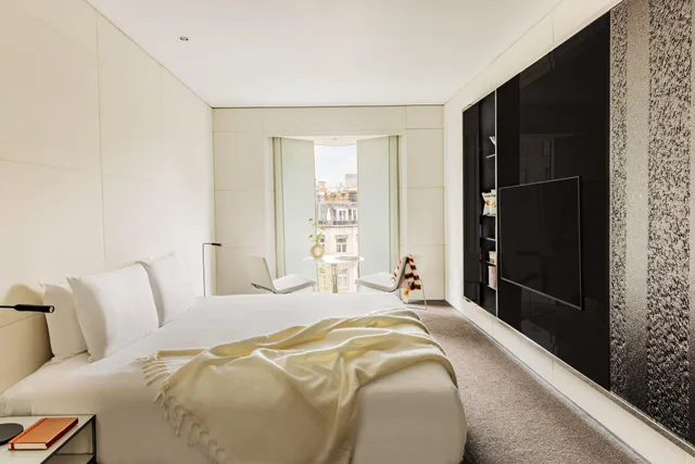 2 Bedrooms, Me, Superior, City View، Me London Hotel 1/5