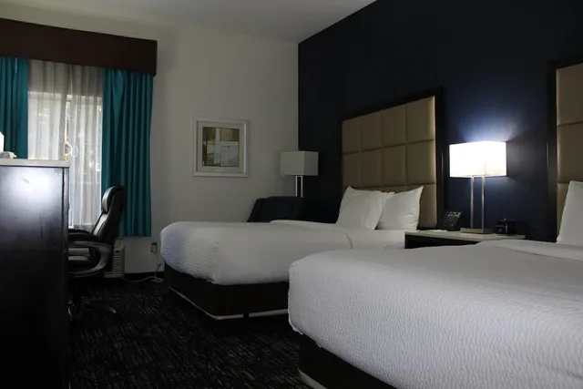 غرفة بسريرين كوين لذوي الإعاقة، La Quinta Inn And Suites Paris 4/8