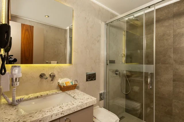 غرفة قياسية بسرير كوين بشرفة، Molino Hotel 7/8