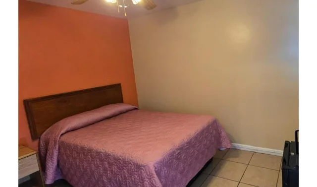 Full Bed Non-Smoking, Holiday Motel Ocala Downtown I-75 1/5