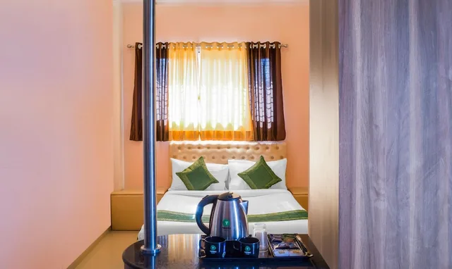 غرفة ديلوكس بسرير كوين، Treebo Naunidh Suites 4/5