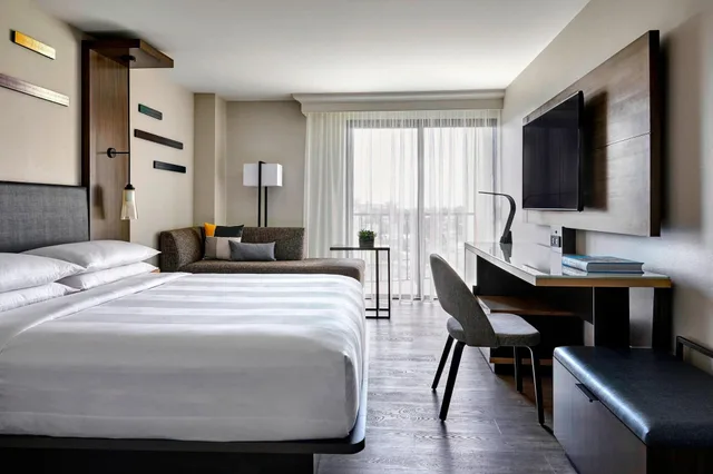 غرفة بسرير مزدوج لذوي الإعاقة، Anaheim Marriott 1/2