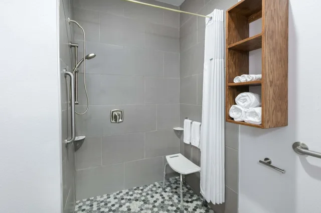 غرفة بسريرين كينج لذوي الإعاقة، Days Inn & Suites by Wyndham Lubbock Medical Center 3/5