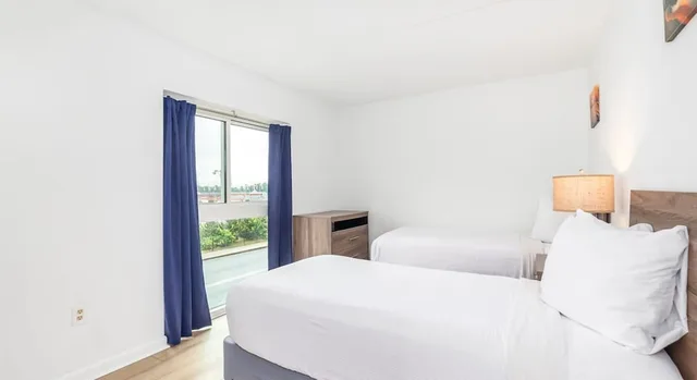 3 Bedrooms, Condo, Premium, 2 Queen and Twin Beds, Bay View, Sofa، Bay Club Resort 1/10