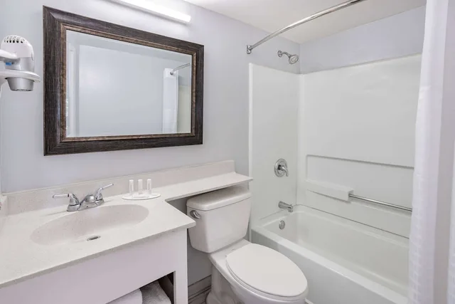 غرفة بسريرين مزدوجين، Days Inn & Suites by Wyndham Williamsburg Colonial 10/10
