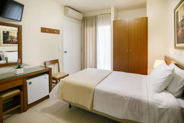 غرفة مفردة، Athina 1/5
