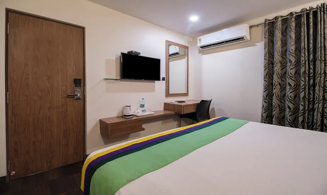 Economy, Single, Queen Bed, Treebo Mvp Grand Vizag 5/5