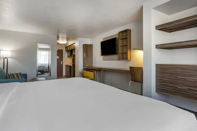 جناح بسرير كينج، MainStay Suites Coeur d Alene, ID 2/9