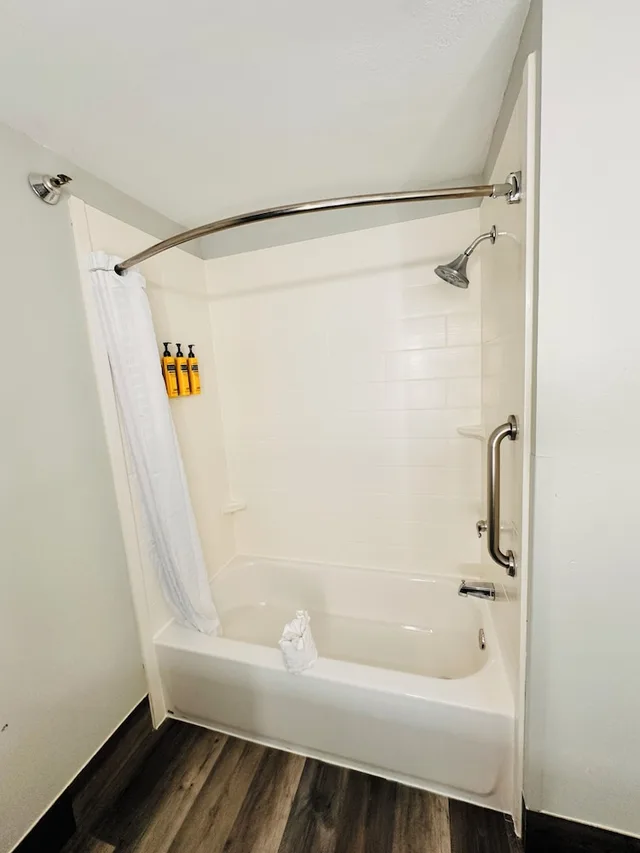 غرفة قياسية بسرير كينج، Best Western Plus Omaha Airport Inn 9/9