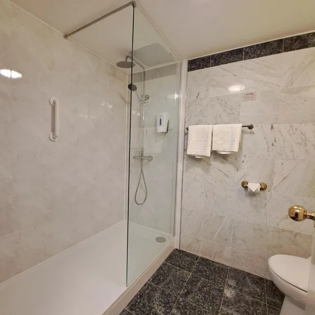 غرفة بسريرين منفصلين، Prince of Wales Hotel Southport 2/5