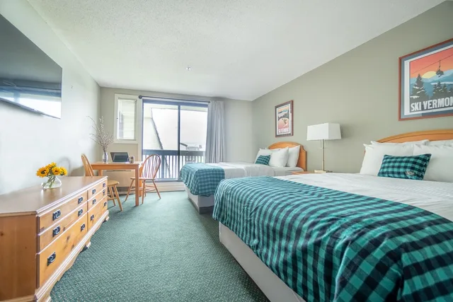 Room, 2 Queen Beds, Village View, Balcony, Bolton Valley Resort Lodge 2/4