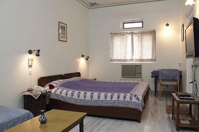 غرفة ديلوكس بسرير مزدوج، Tara Niwas 2/8