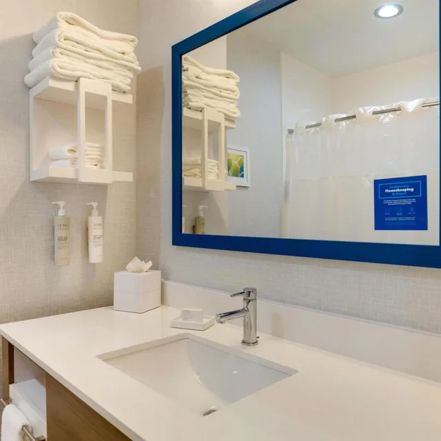 غرفة بسريرين كوين بحوض استحمام لذوي الإعاقة، Hampton Inn & Suites Weatherford 7/9