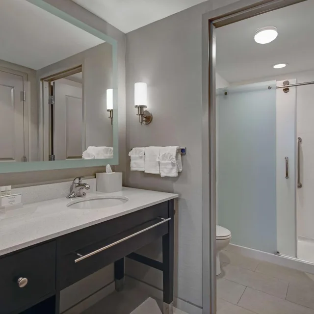 جناح بسريرين كوين مع أريكة لذوي الإعاقة، Homewood Suites By Hilton Hamilton Nj 5/6