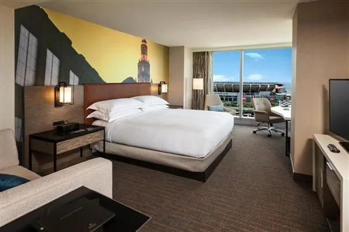 غرفة قياسية بسرير كينج، Hilton Cleveland Downtown 1/2