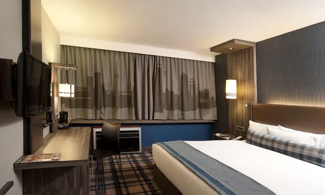 Standard, King Bed, Garden Court Milpark 3/7