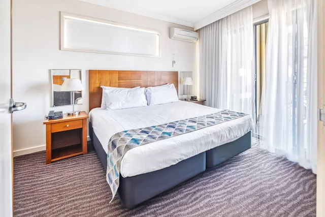 2 Bedrooms, Apartment, King and Twin Beds, Bay View, Quality Hotel Bayside Geelong 2/5