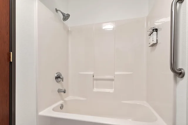 جناح ركني بسرير كينج مع أريكة، Holiday Inn Express Hotel Wenatchee 3/3
