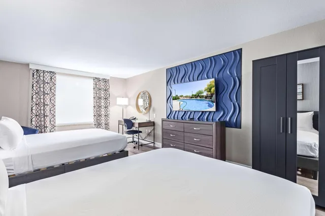 Room, 2 Queen Beds, Accessible, Fountain Park Hotel, BW Signature Collection 2/6