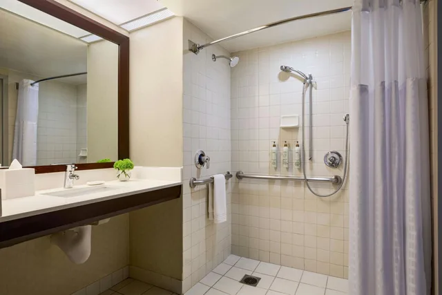 Guest Room, King Bed, Club Lounge Access, Club Floor، Renaissance Los Angeles Airport Hotel 4/10