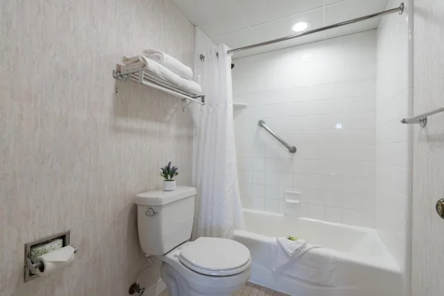 غرفة بسرير كينج، SEA PINES GOLF RESORT 5/5
