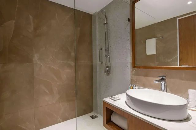 غرفة تنفيذية بسرير كينج، Hawthorn Suites by Wyndham Dwarka 2/2