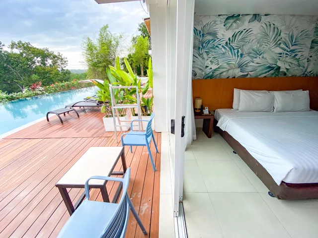 Deluxe, Pool Access, Ocean Suites Boutique Hotel 2/2