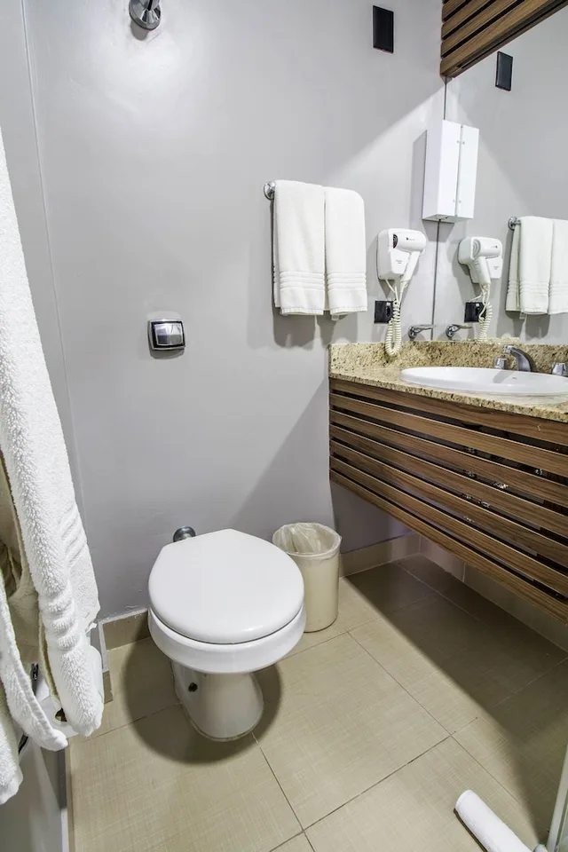 غرفة قياسية بسريرين منفصلين، Hotel Deville Business Maringa 6/8